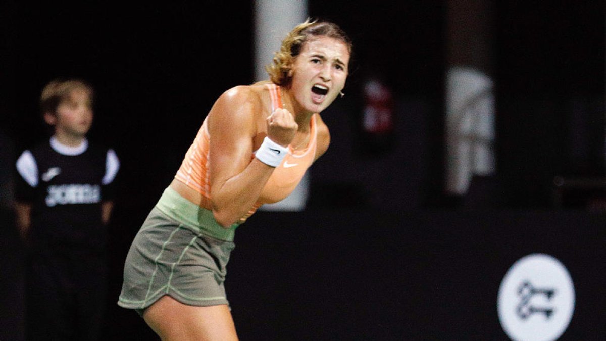 Vicky Jiménez Kasintseva celebrant un punt.