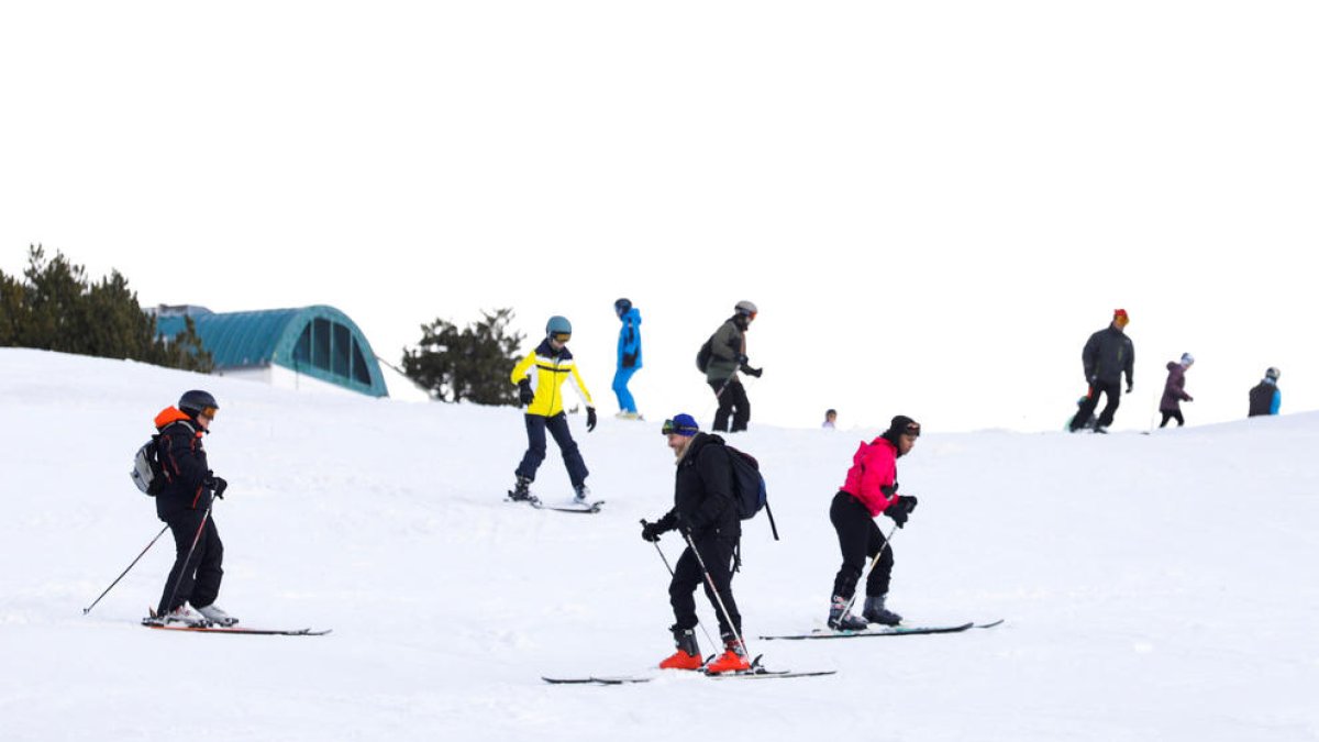 Esquiadors al Tarter la darrera setmana de desembre.