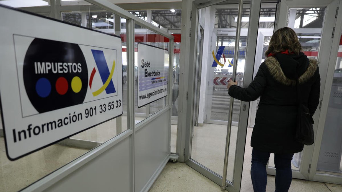 Oficines de la duana a la Farga de Moles.