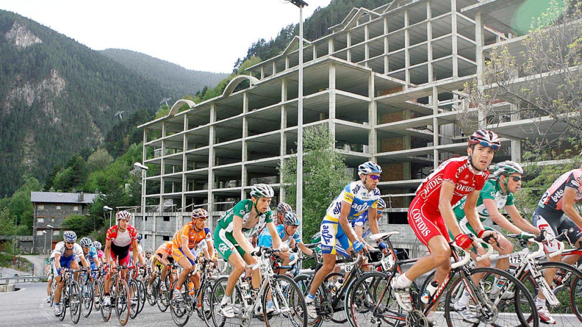 La Volta a Catalunya va pujar a l'estació d'Arinsal el 2007.