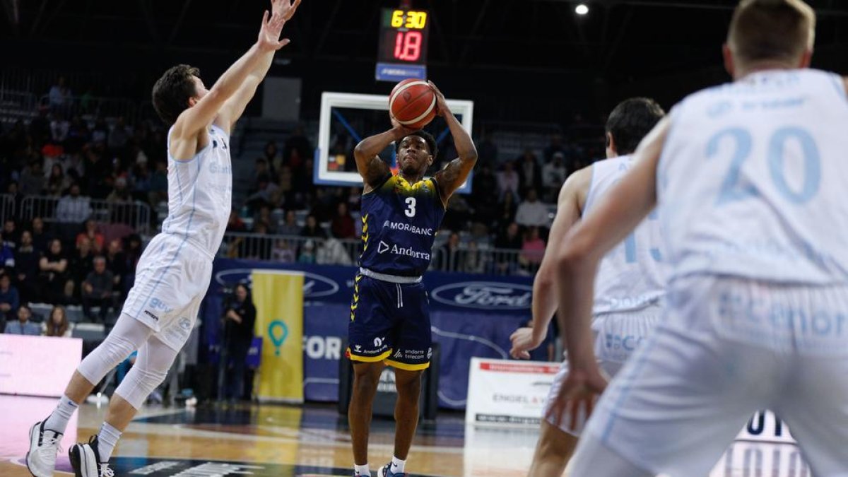 Micah Speight en el partit contra el Gipuzkoa