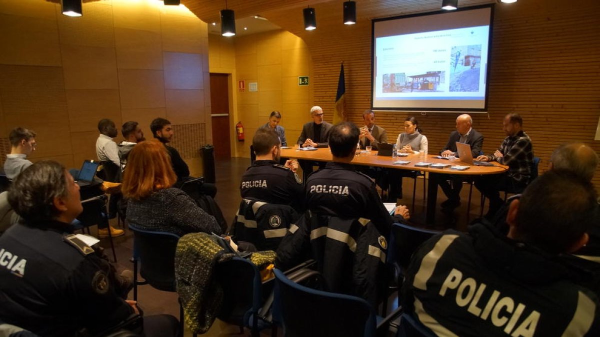La taula d'oci nocturn del Pas de la Casa ha tingut lloc avui