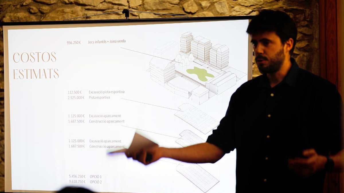 Presentació, ahir a la sala Sergi Mas, de l'estudi encarregat per Desperta Laurèdia.