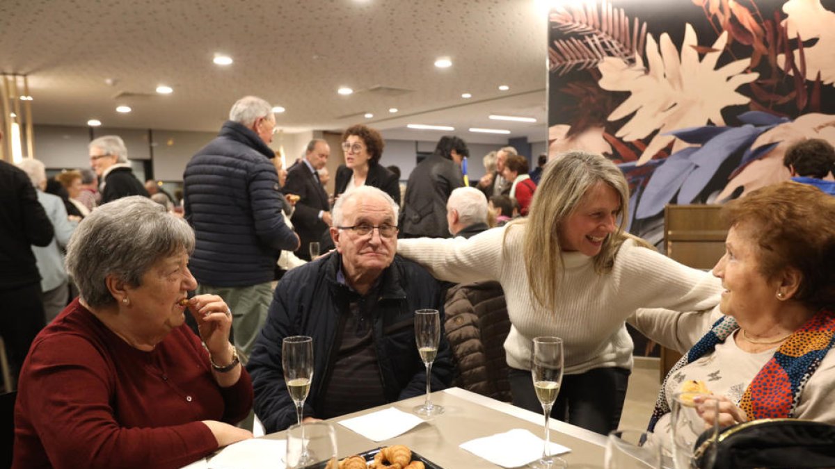 El comú va oferir un berenar als padrins.