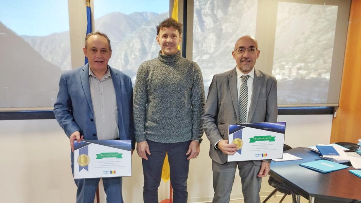 Marcelo Ponce, al mig, amb Jordi Moreno i Jesús Guardiet.