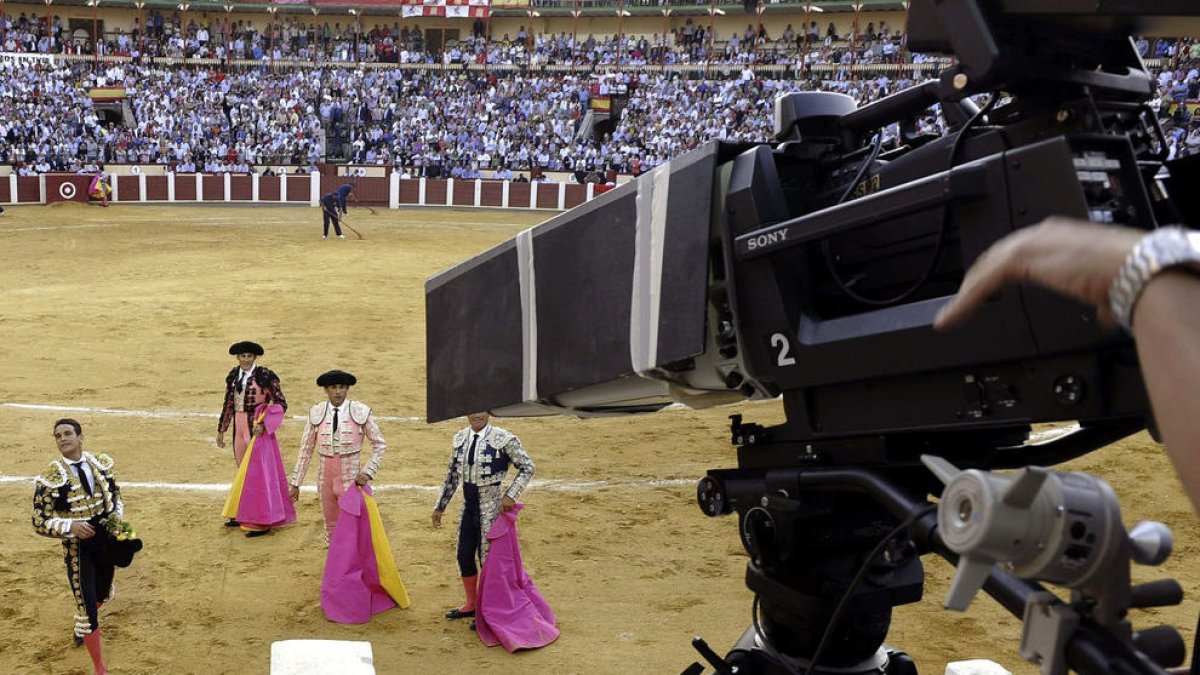 Una càmera de televisió en una cursa de braus.