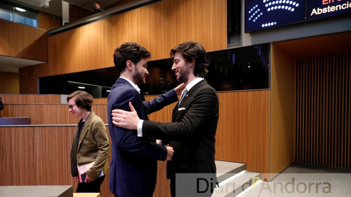 Escalé i Ensenyat abans del discurs de la sessió d'investidura