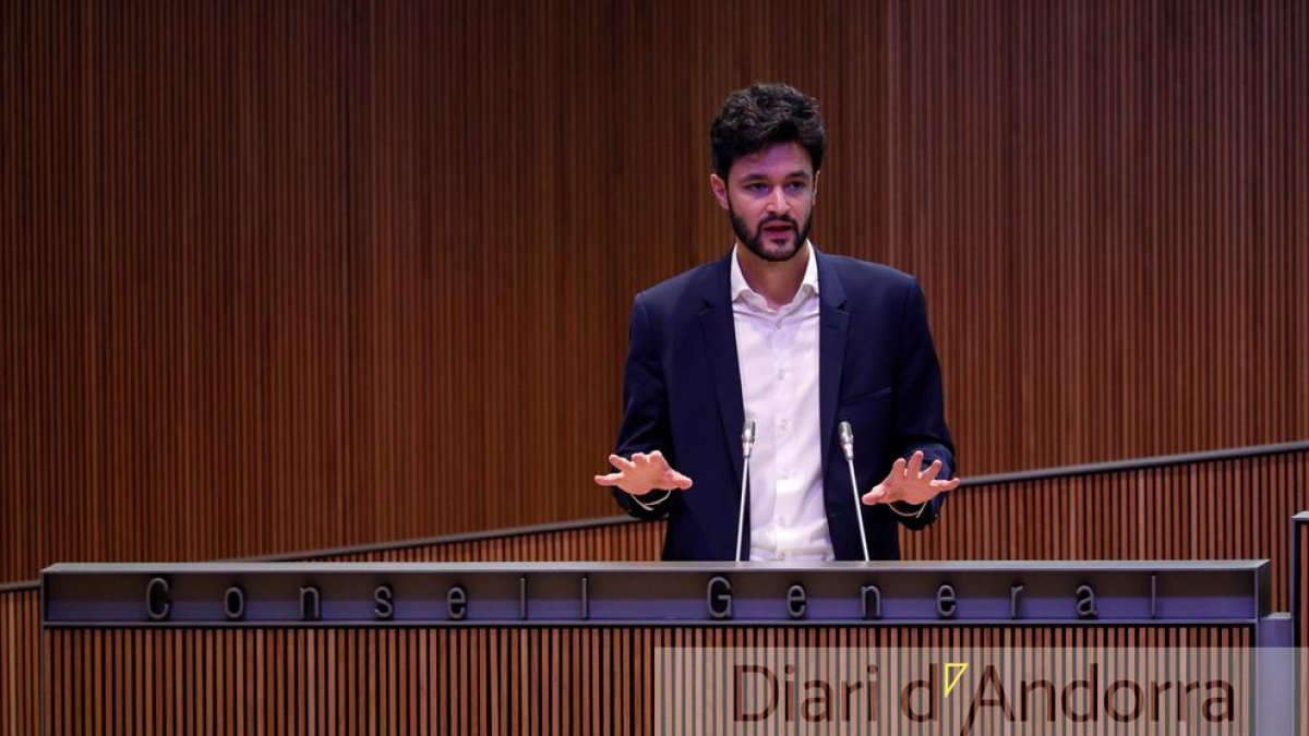 Escalé durant el discurs a la sessió d'investidura