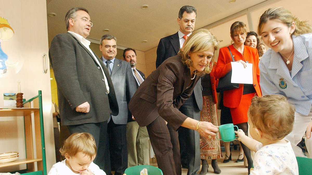 Inauguració de les guarderia el 2003 amb els cònsols Conxita Mora i Carles Torralba.