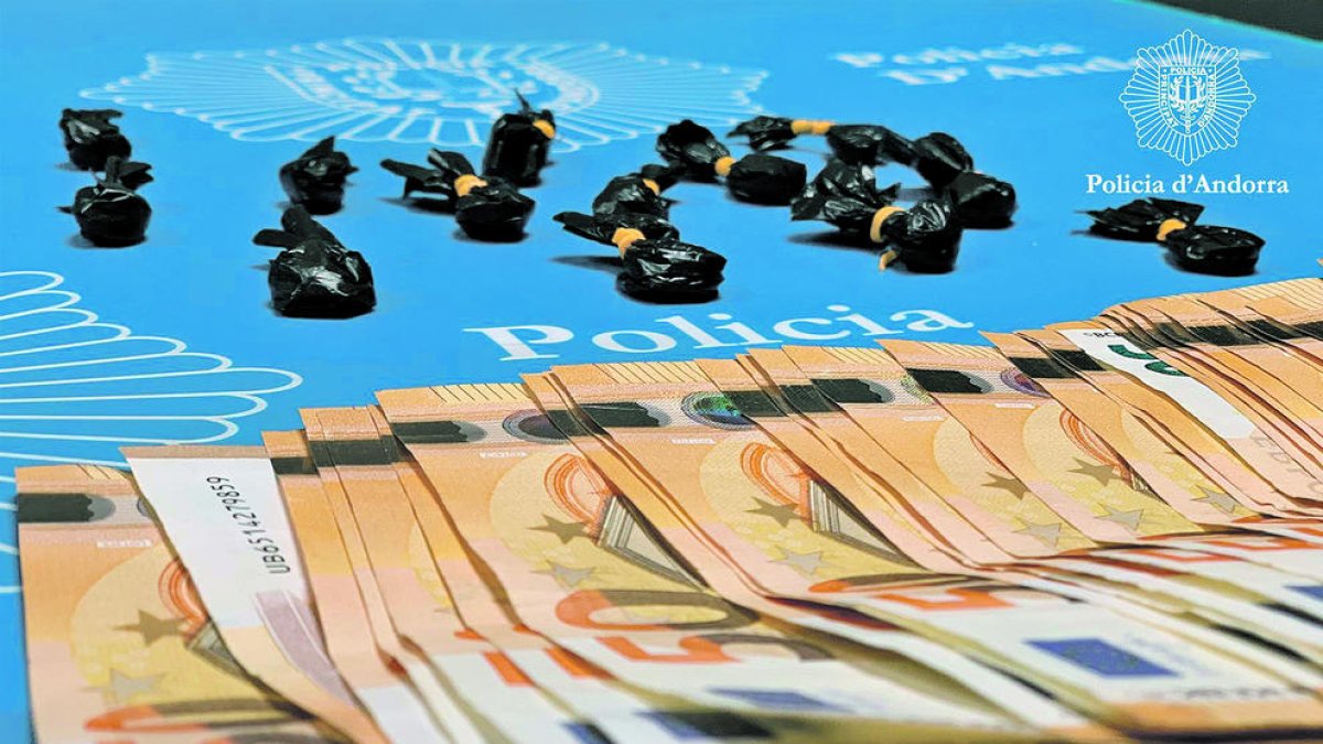 Els estupefaents i els diners comissats.