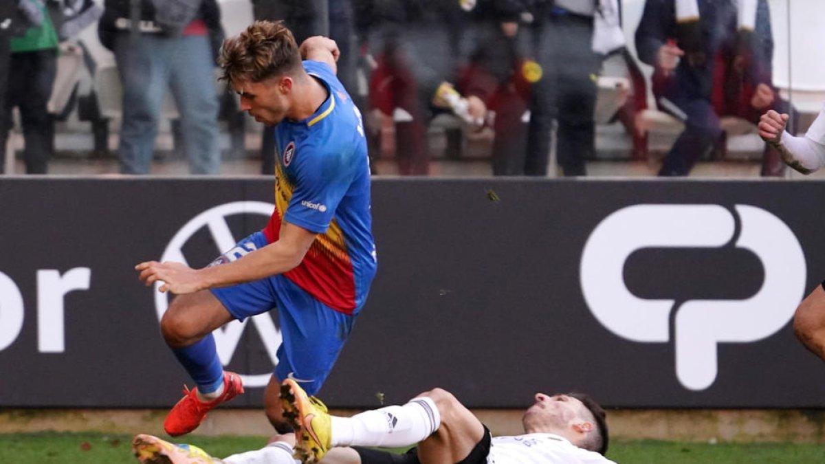 Un moment del partit contra el Burgos.