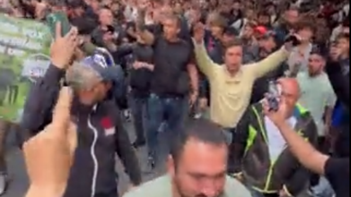 La manifestació de Desokupa arriba a la Bonanova a Barcelona