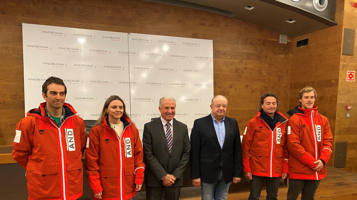 Presentació de l'equipació.