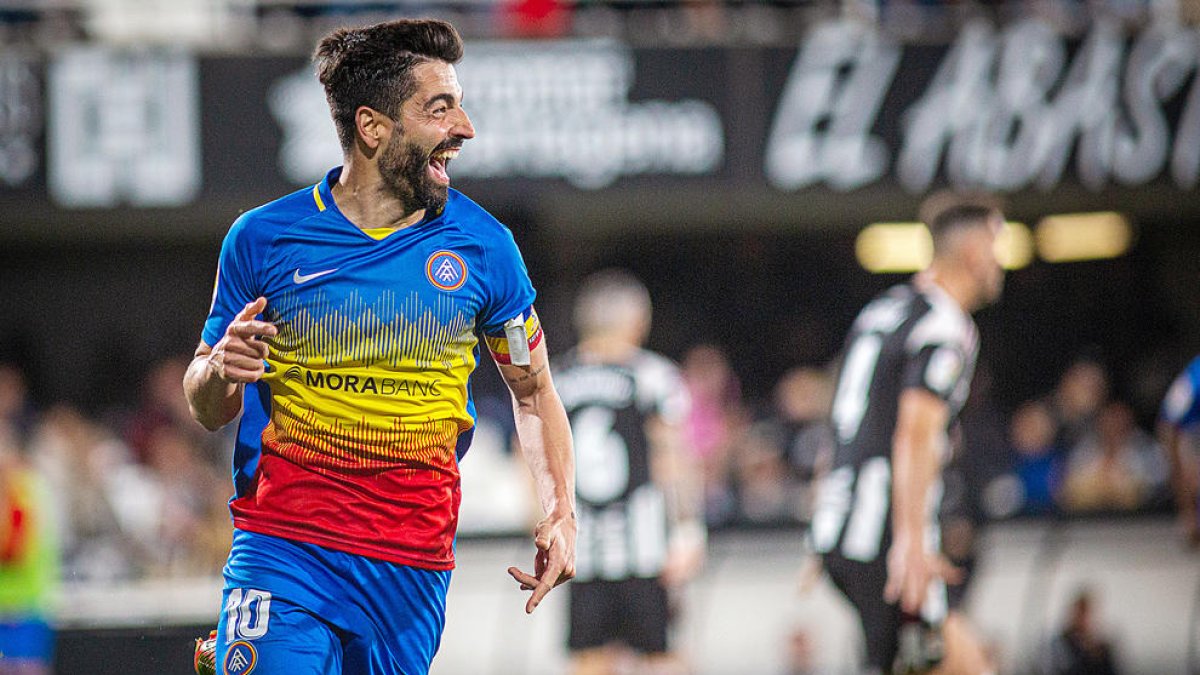 Carlos Martínez, embogit, celebrant el gol a Cartagena, el tercer de l'FC Andorra.