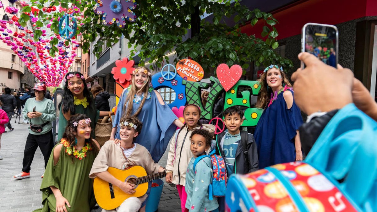 Participants en la festa de la primavera.