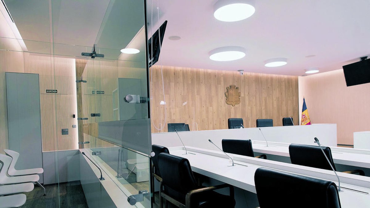 Una sala de la seu de la Justícia.