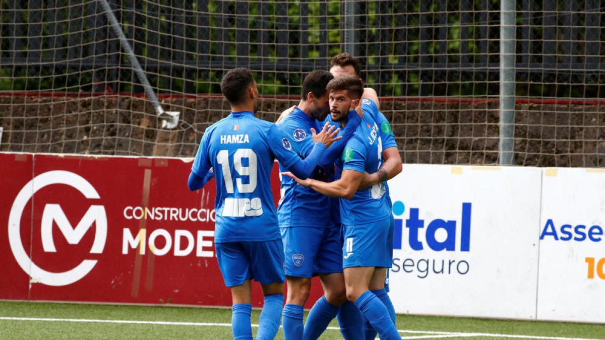 Els jugadors de l'Atlètic Escaldes poden celebrar aquesta tarda el títol de Lliga.