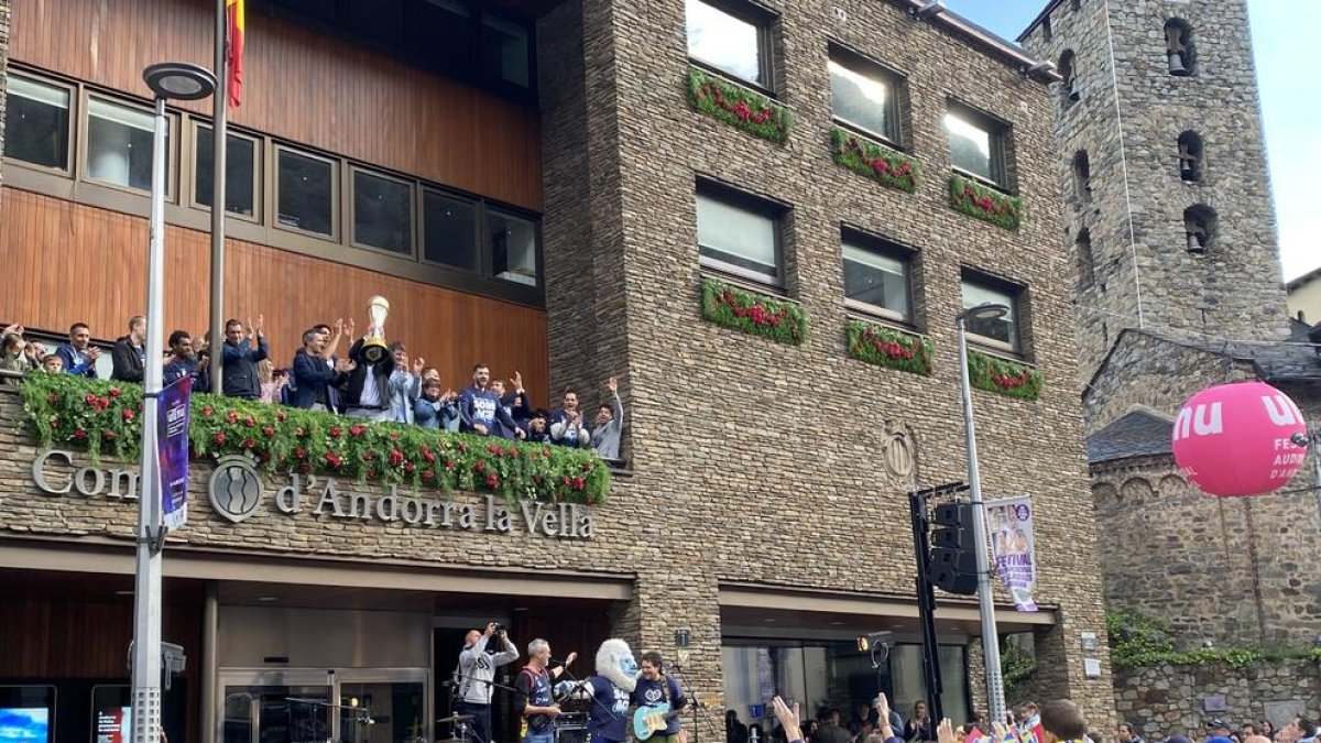 El MoraBanc celebra l'ascens a l'ACB.