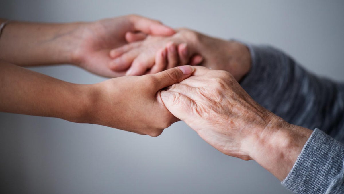 Conferència sobre cures pal·liatives i atenció als familiars de malalts