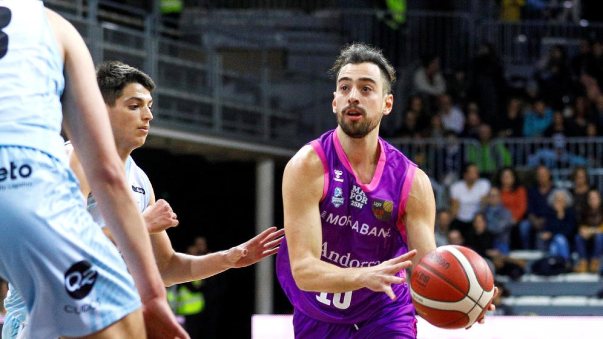 Josep Pérez, en un partit al Poliesportiu.
