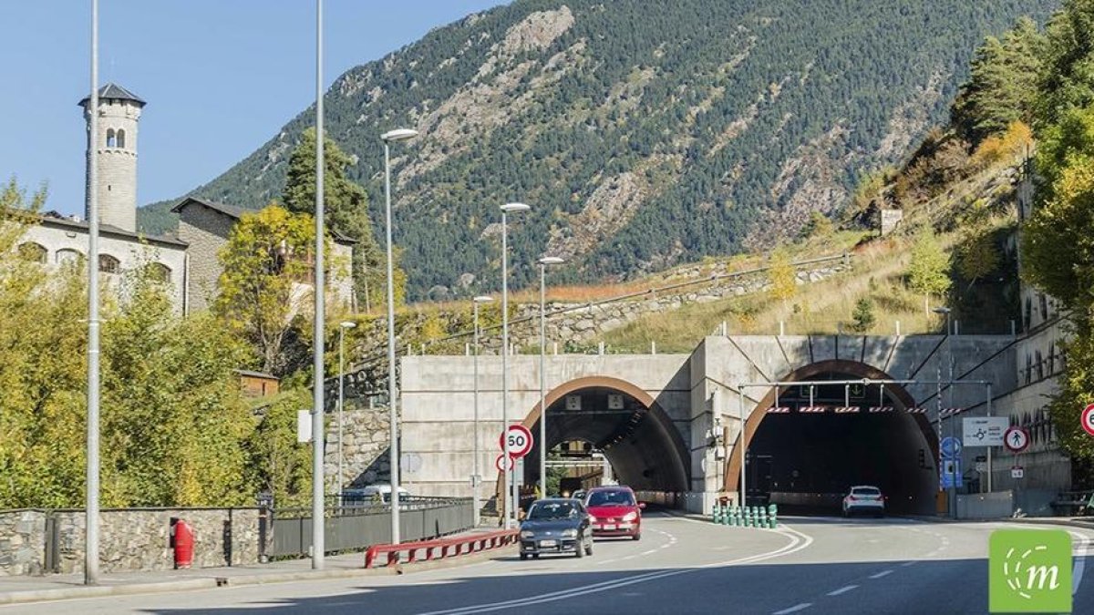 Els dos tubs del túnel de Ràdio Andorra