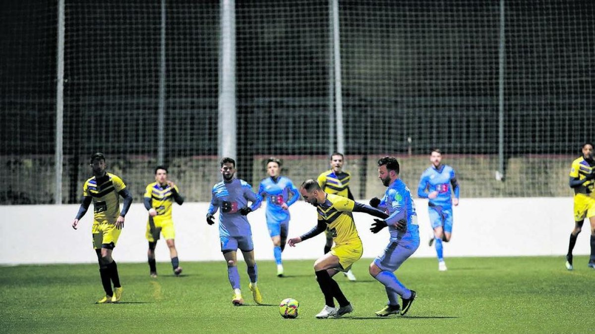 Duel entre Atlètic Escaldes i FC Pas de la Casa.