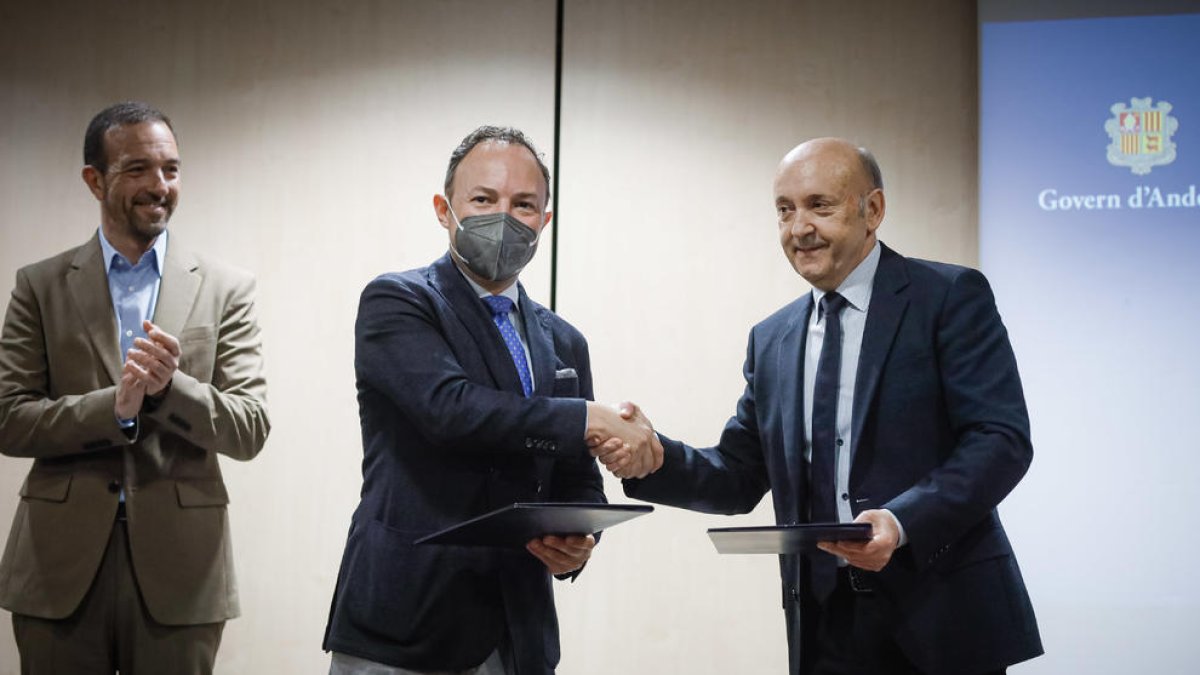 Signatura de l'acord entre Govern i la Cambra
