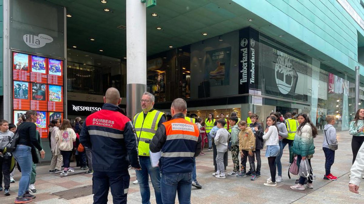 Simulacre d'incendi als cinema d'Illa Carlemany