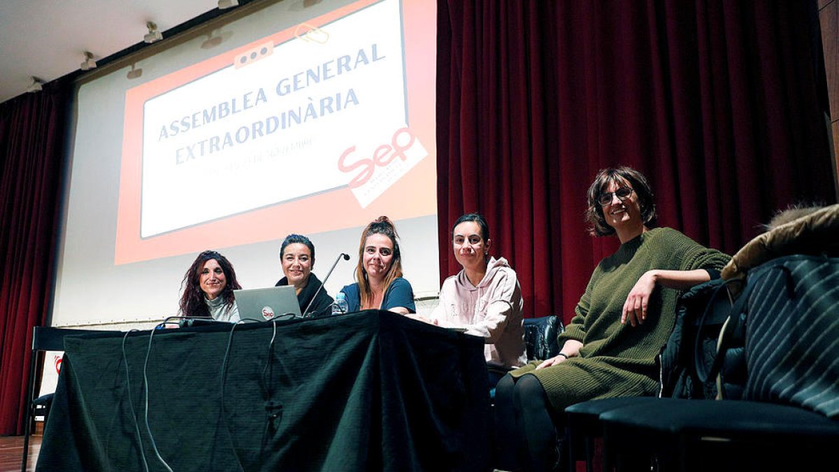 Una assemblea anterior del Sindicat de l'Ensenyament Públic.
