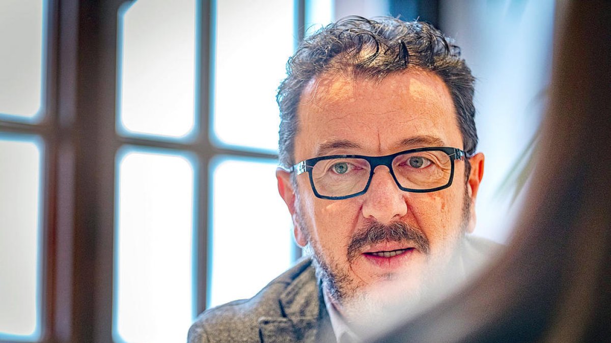 El director general d'Andorra Turisme, Betim Budzaku, durant l'entrevista.