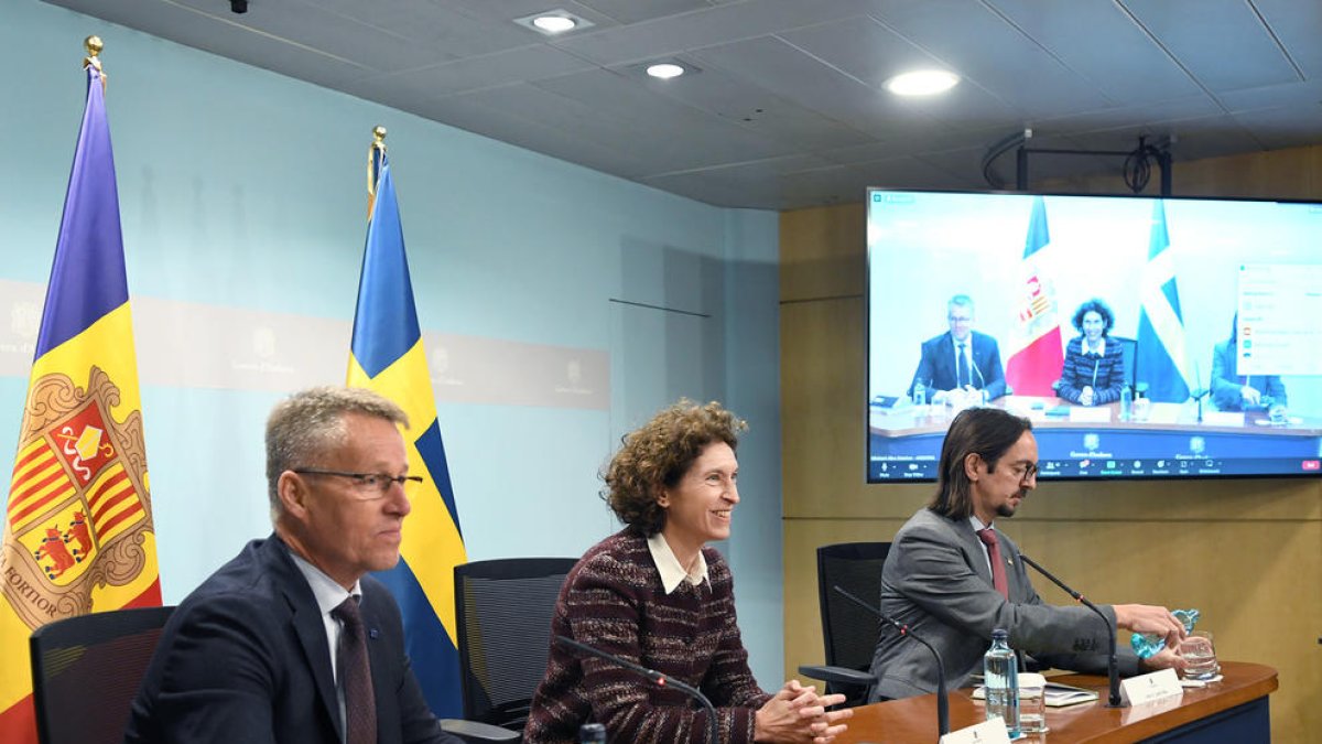 Ubach i Riba amb l'ambaixador de Suècia a Andorra durant la conferència