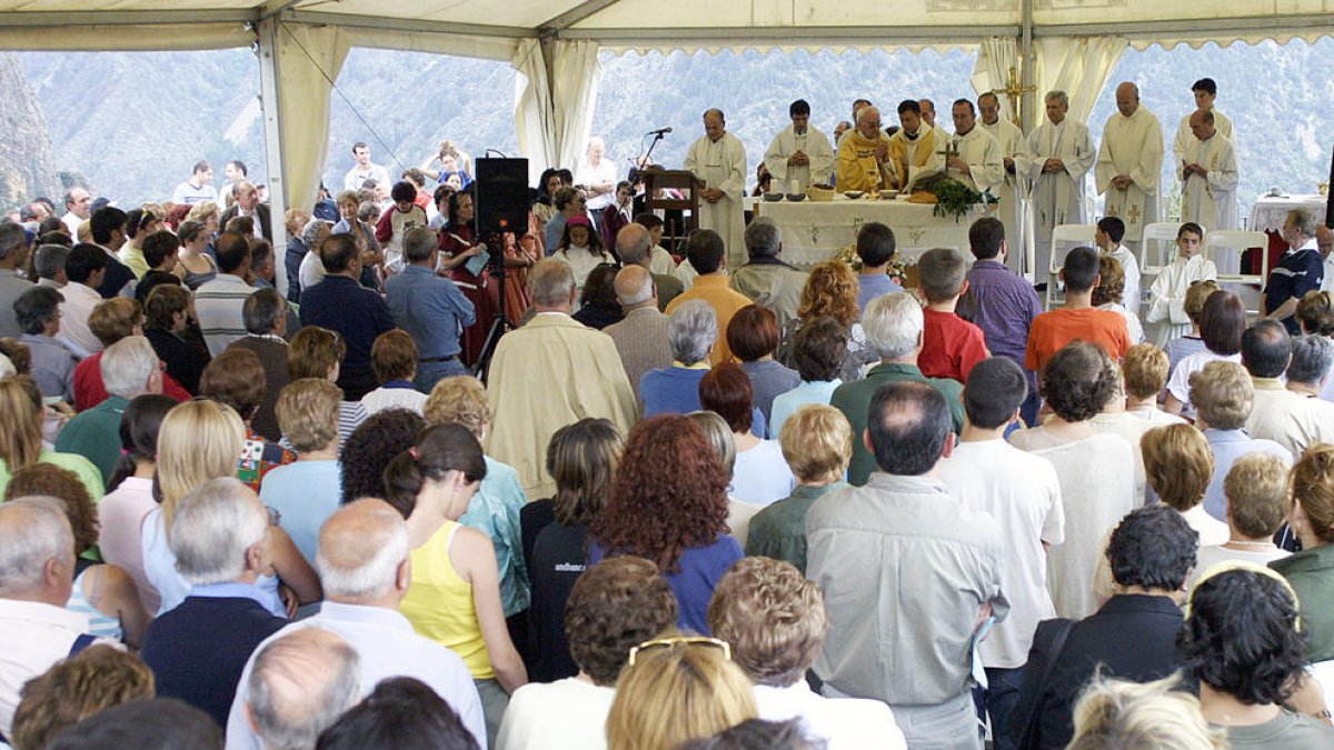 Missa al Santuari de Canòlich en una imatge del 2003.