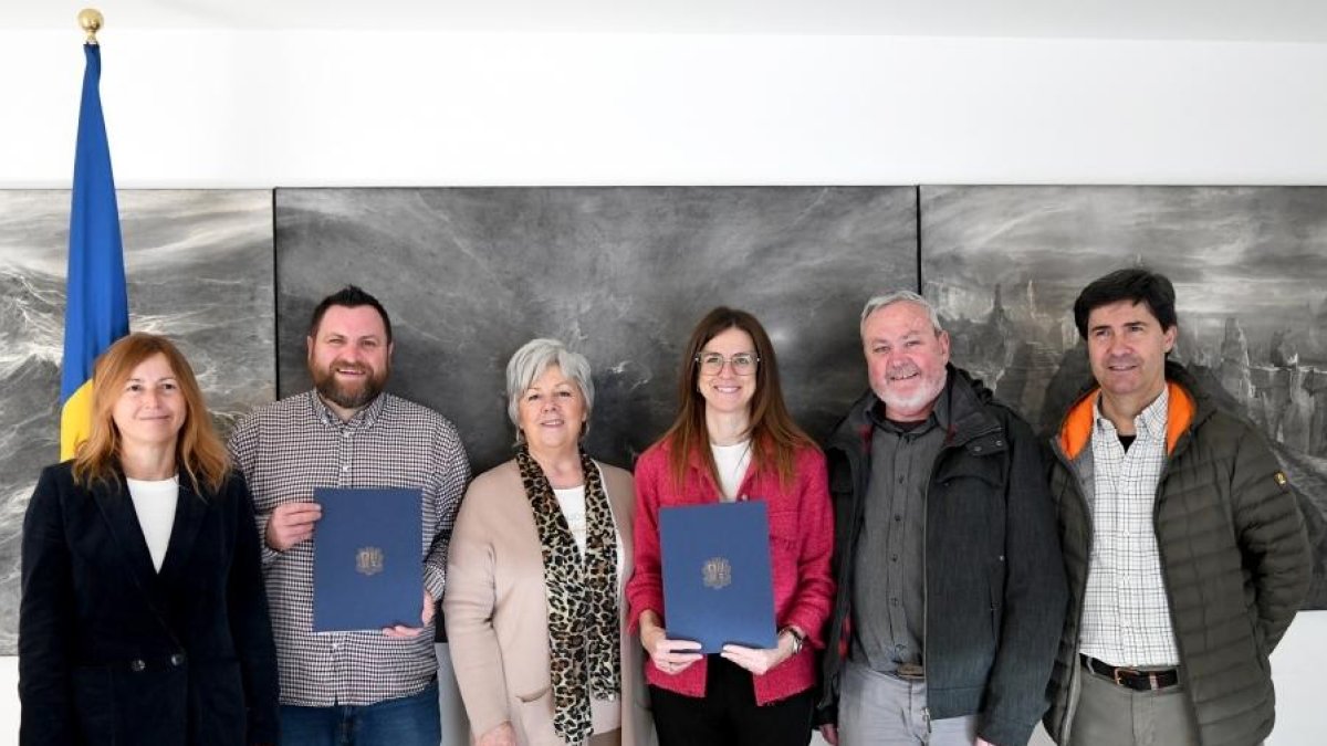 Signatura de l'acord entre Govern i associació de Velles Cases Andorranes per divulgar i promocionar el patrimoni cultural