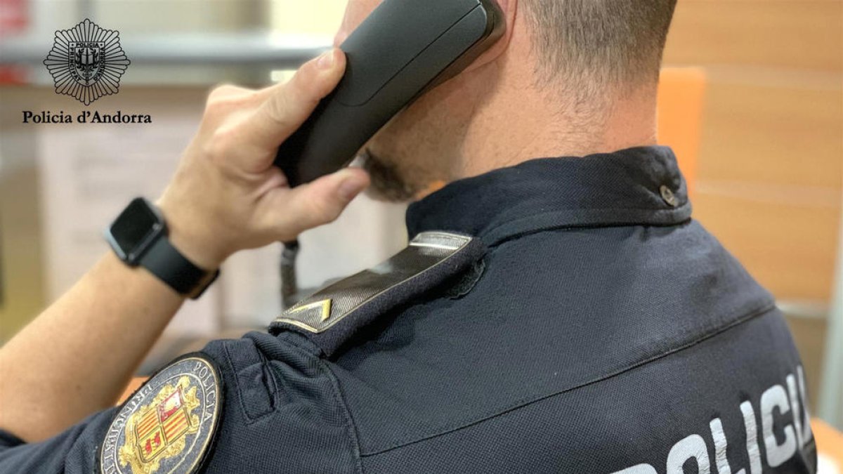 Un agent de policia.
