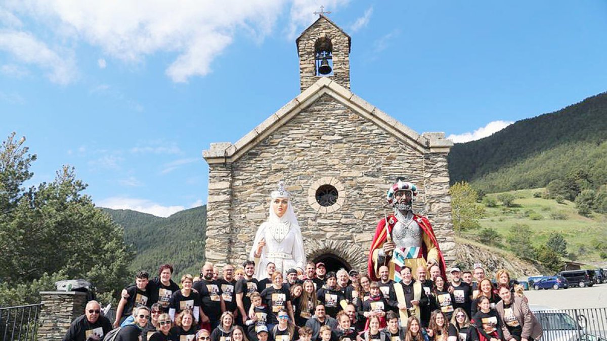 Foto de família amb els dos gegants.