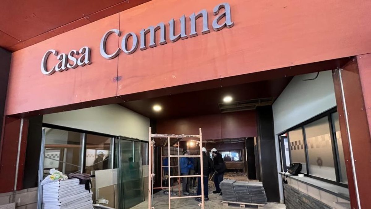 Obres de construcció del nou servei de tràmits a la planta baixa de la Closeta