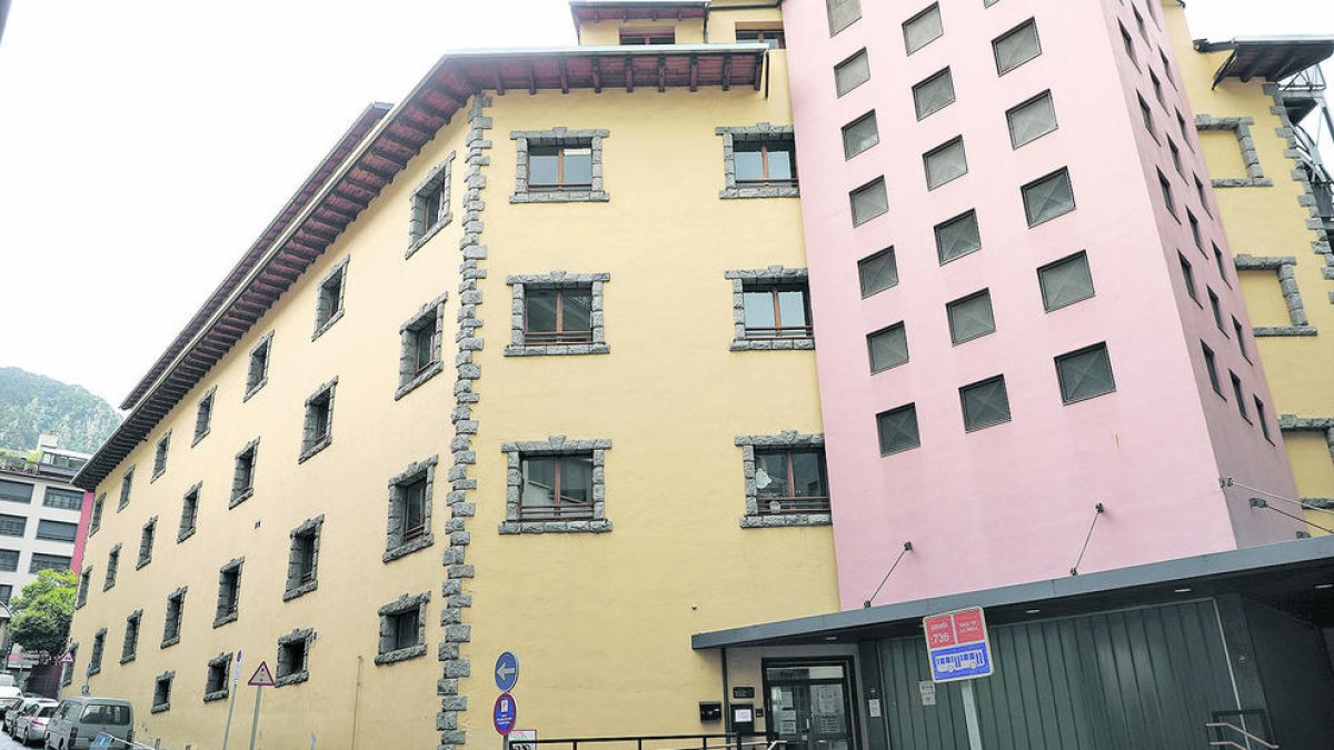 L'entrada al col·legi.