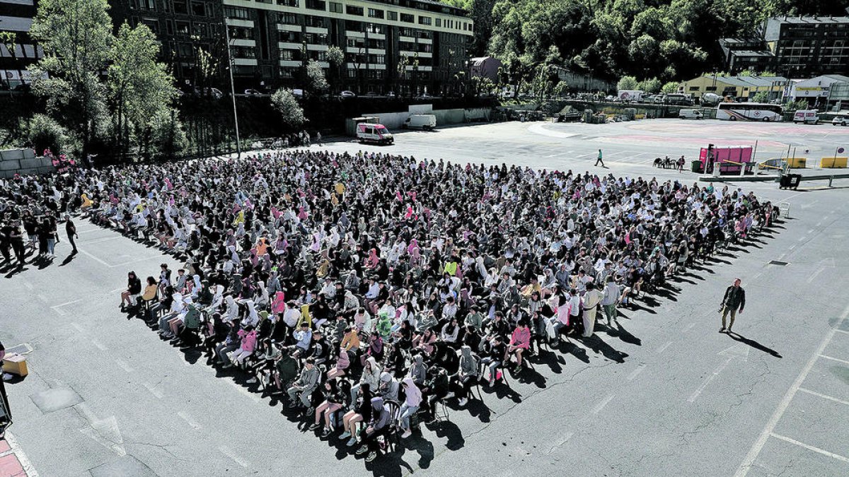 Joves en una activitat a Andorra la Vella.