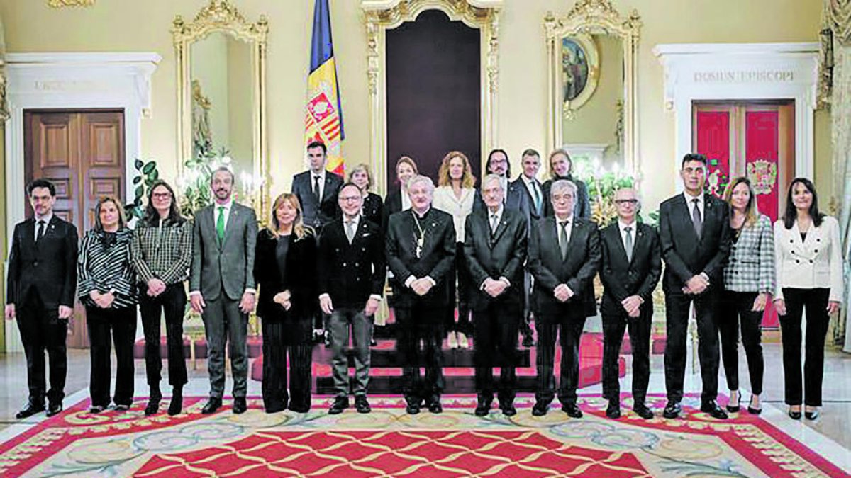 Vives, amb els membres del Govern.