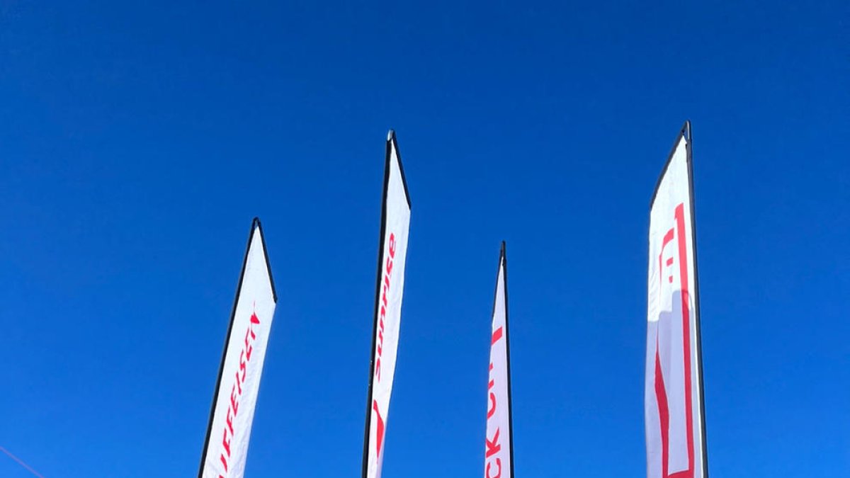 Axel Esteve, al centre, i Àlex Rius, a l'esquerra, ahir al podi de l'eslàlom FIS.