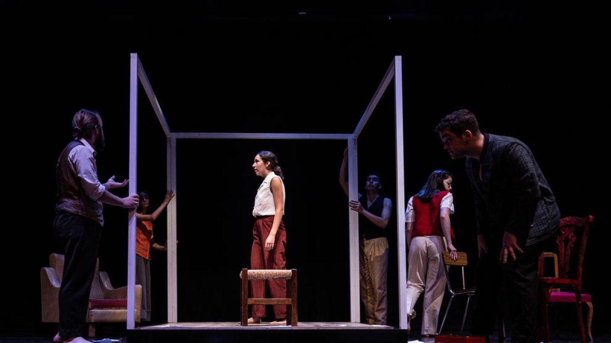 L'obra 'Arrels d'arreu' de la Jocand