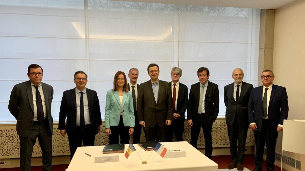 Signatura del conveni entre el govern i el grup EDF