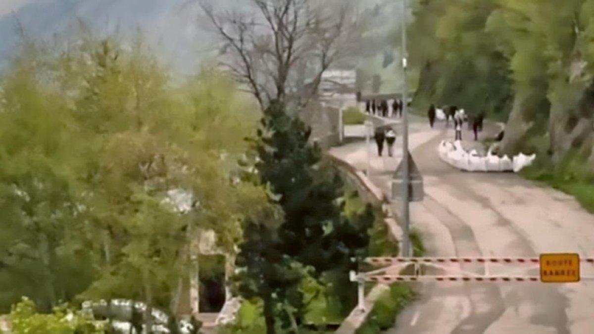Un grup de contrabandistes a la carretera.