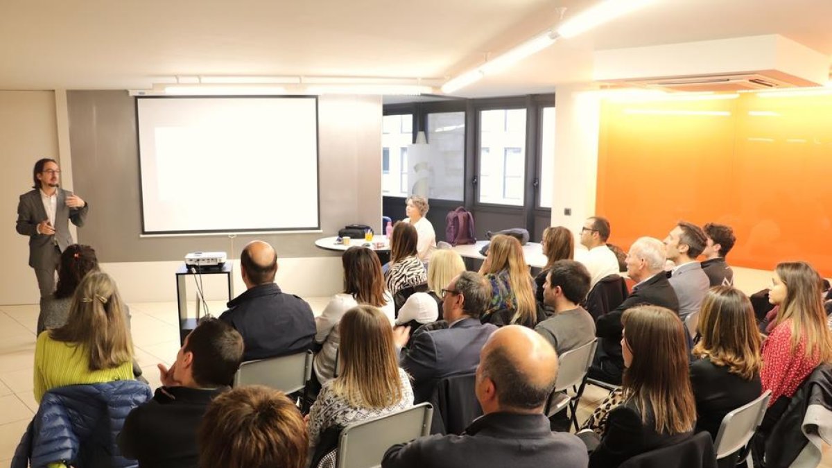 Reunió informativa de DA sobre l'acord d'associació