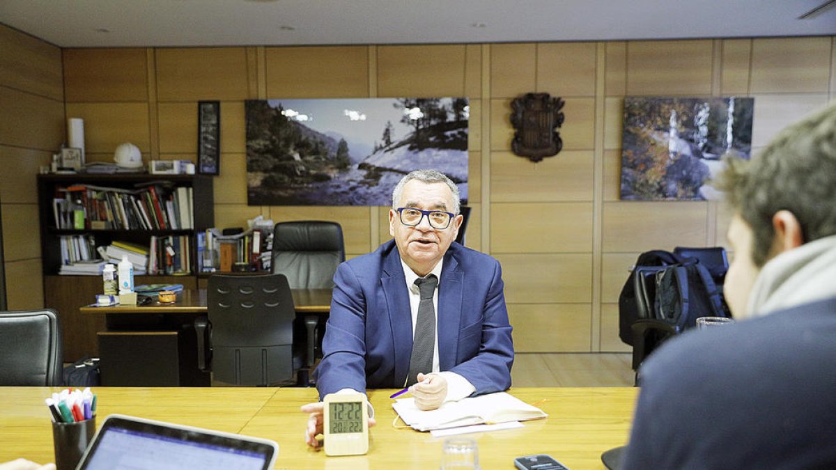 El director de FEDA, Albert Moles, durant l'entrevista.