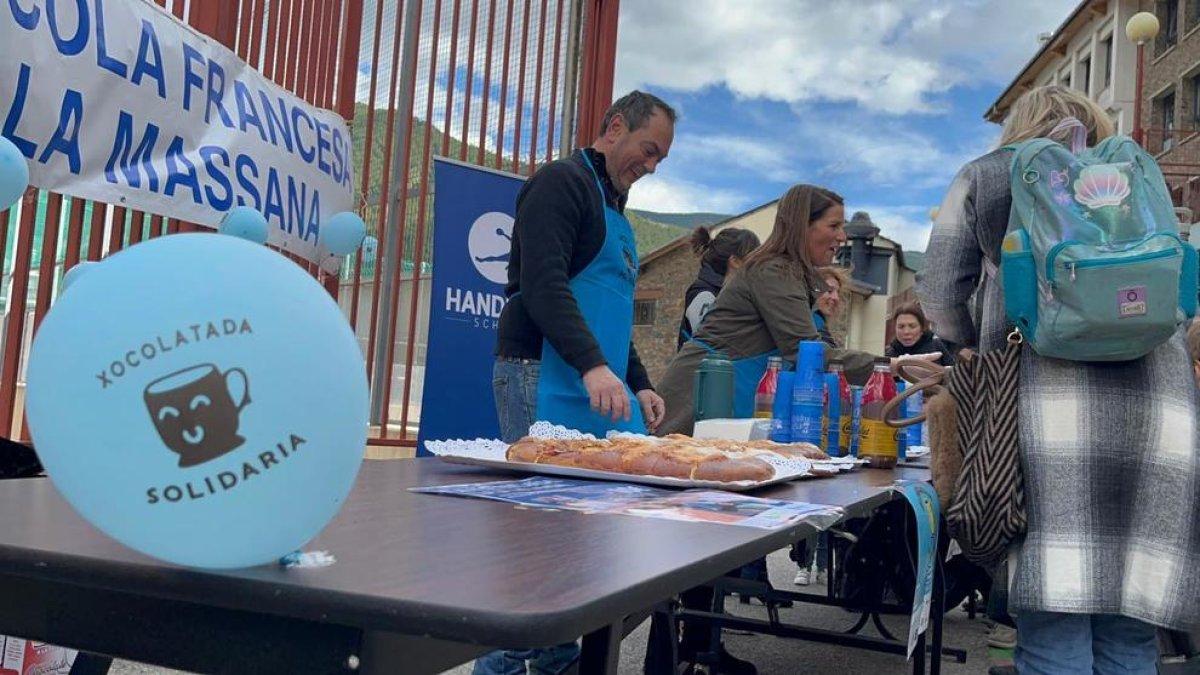 Xocolatada solidària pel càncer infantil a l'escola francesa de la Massana