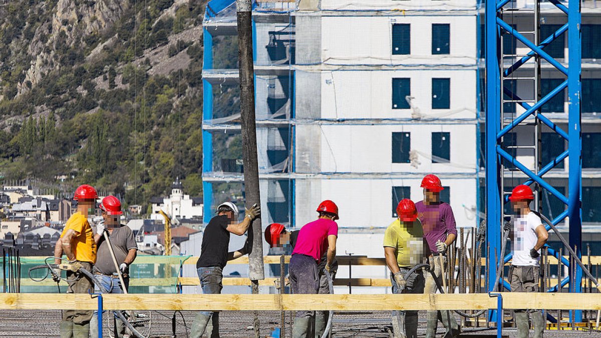 Treballadors de la construcció a Escaldes.