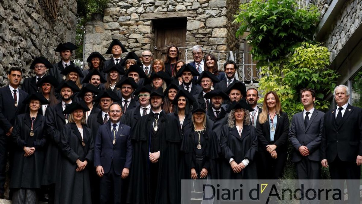 El nou Consell amb els nous parlamentaris i els ministres de la IX legislatura constitucional