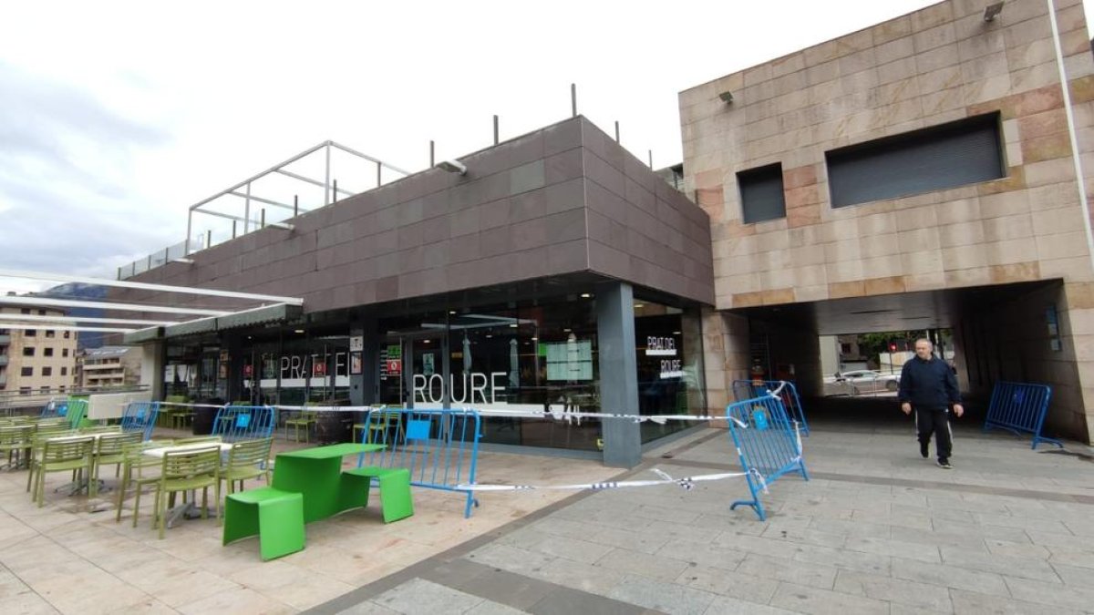 Façana de l'edifici del Prat del Roure