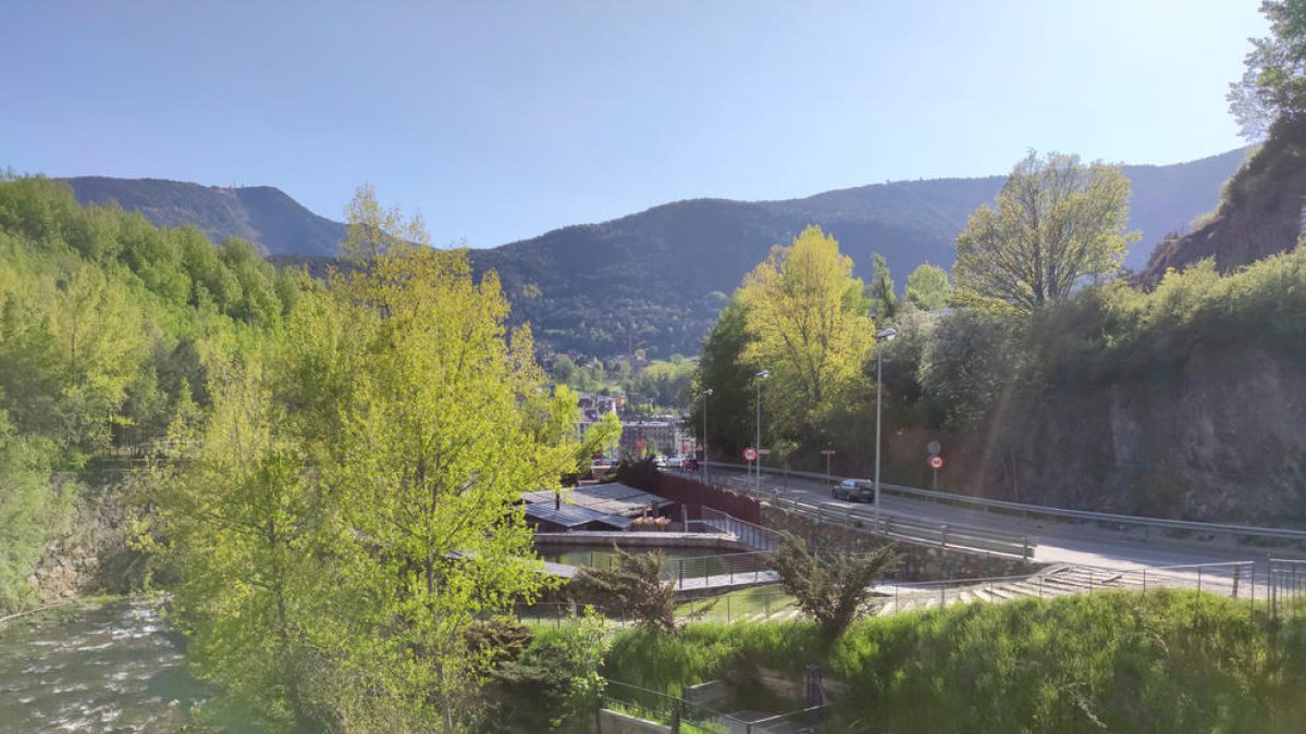 El punt on es preveu que desembocarà el vial.